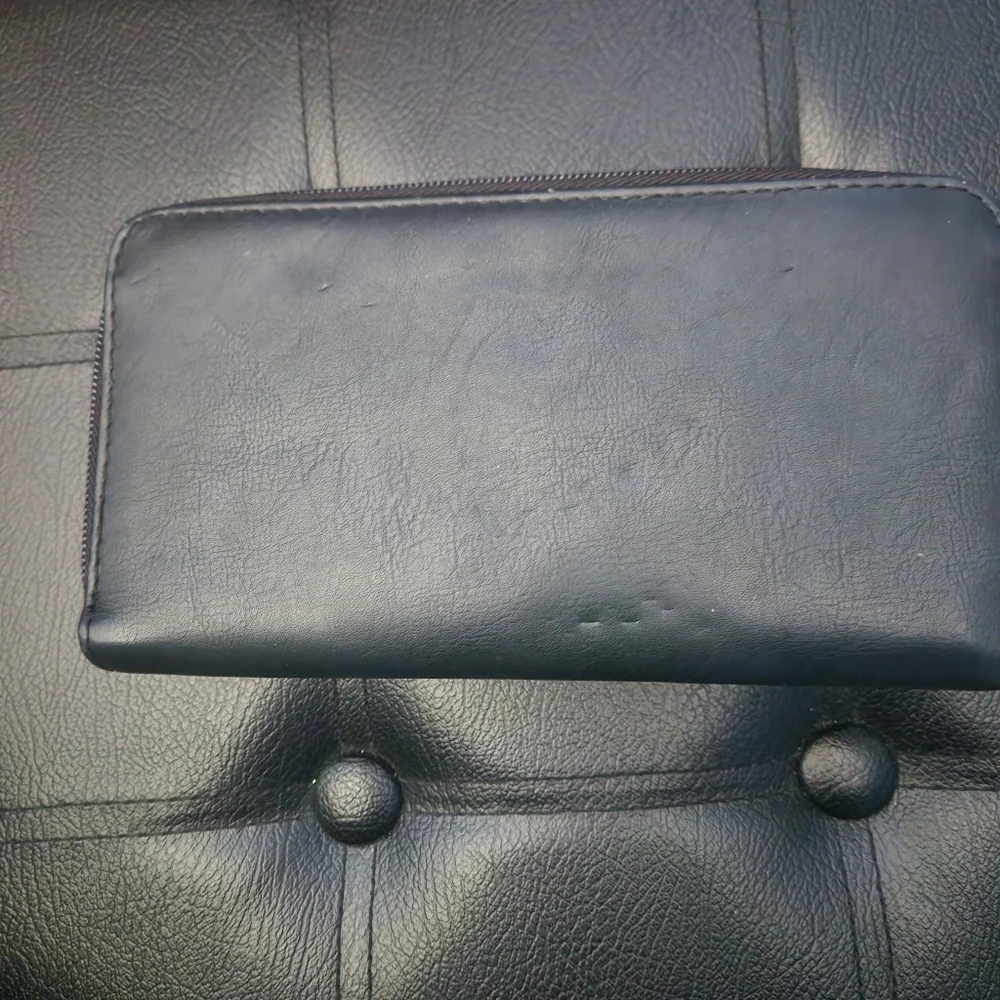 Kenneth Cole Reaction sleek wallet